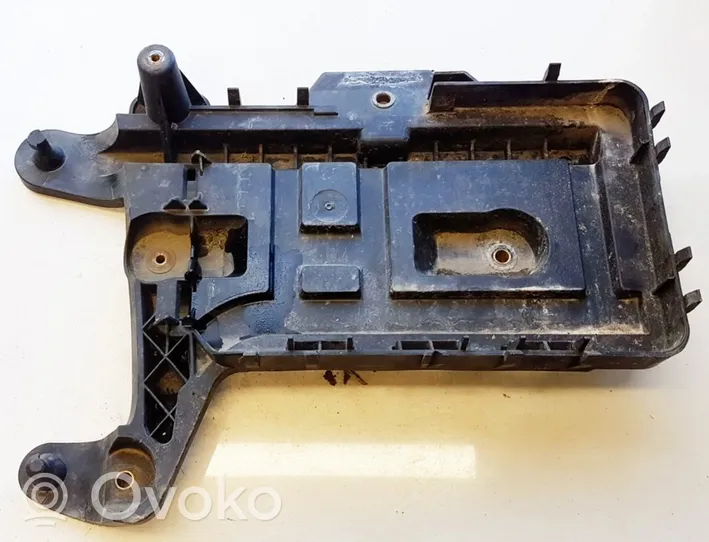 Volkswagen PASSAT B6 Vassoio scatola della batteria 1k0915333c