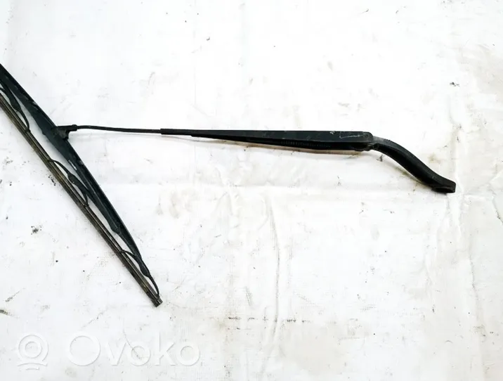 Chevrolet Captiva Front wiper blade arm 