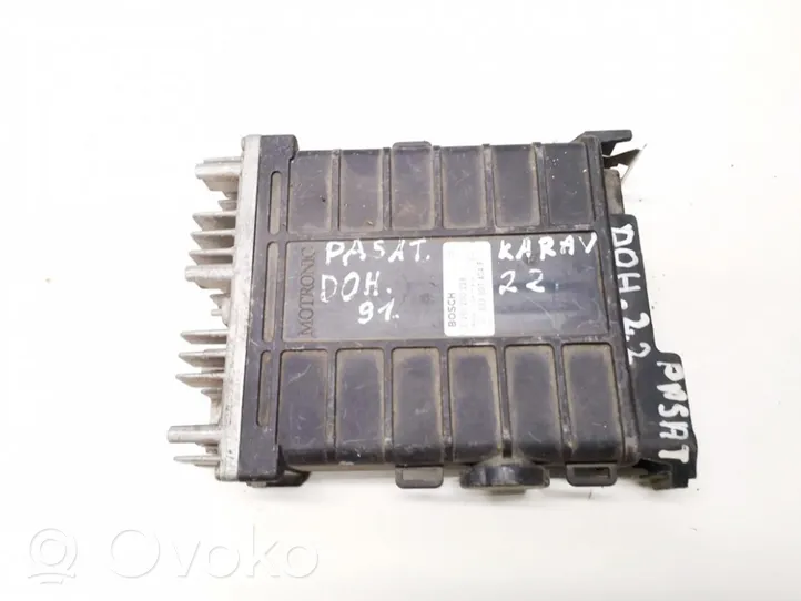 Volkswagen PASSAT B3 Calculateur moteur ECU 0261200228