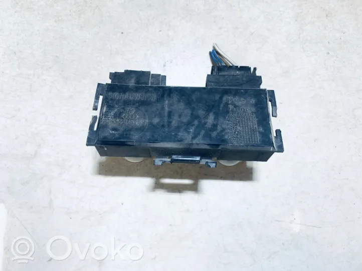 Volkswagen PASSAT B3 Wkład lampy tylnej 333945259