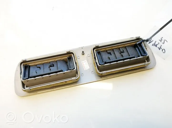 Mazda MPV Dysze / Kratki środkowego nawiewu deski rozdzielczej lc7361810