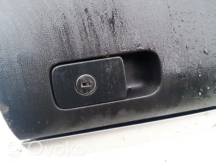 Volkswagen Jetta VI Glove box 5c8857114