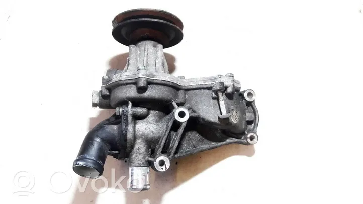 Audi A4 S4 B5 8D Pompe de circulation d'eau 121013a