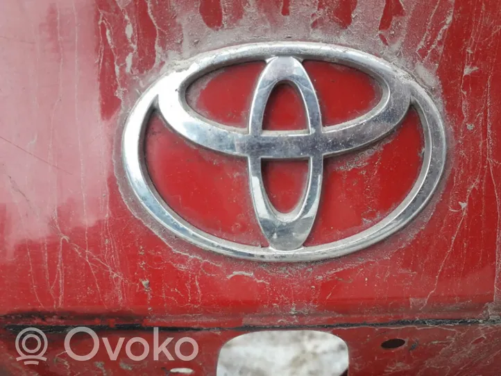 Toyota Avensis T220 Manufacturer badge logo/emblem 