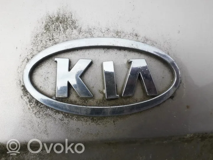 KIA Carnival Mostrina con logo/emblema della casa automobilistica 