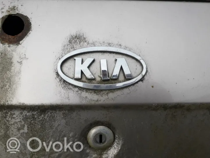 KIA Carnival Mostrina con logo/emblema della casa automobilistica 