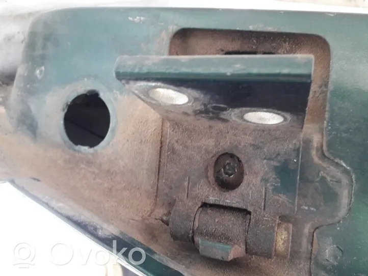 Citroen Xsara Picasso Charnière inférieure de porte arrière 
