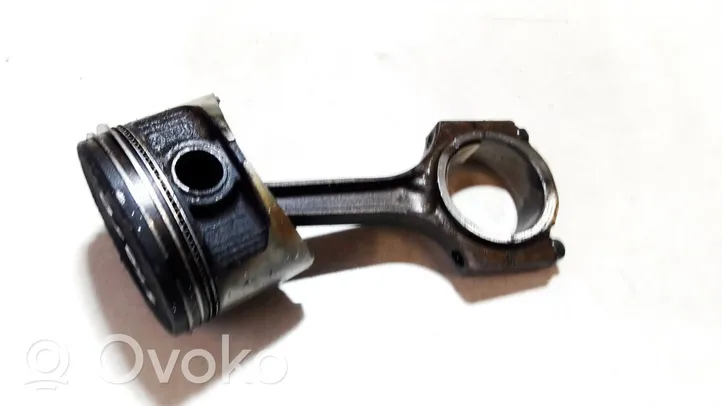 Chrysler Stratus Piston with connecting rod 