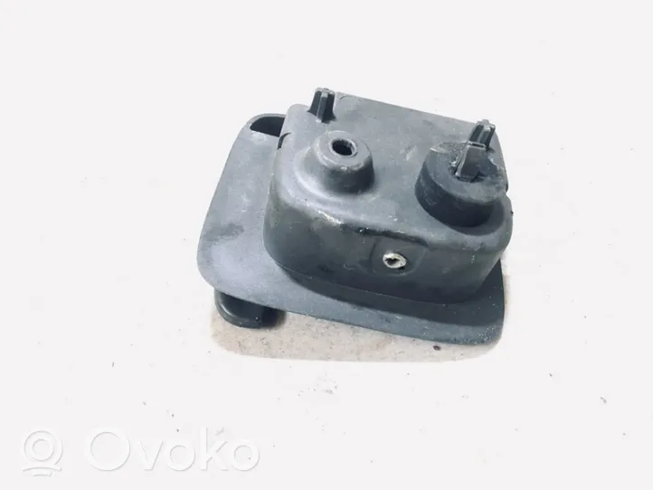 Volvo V70 Engine bonnet (hood) release handle 8650740