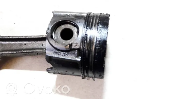 Opel Zafira A Piston with connecting rod 0107200