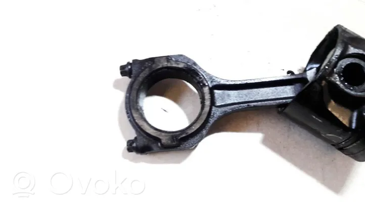 Ford Focus Piston with connecting rod 