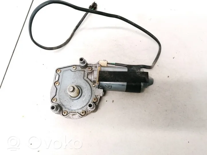 Audi 100 S4 C4 Moteur de lève-vitre de porte avant 0531826101