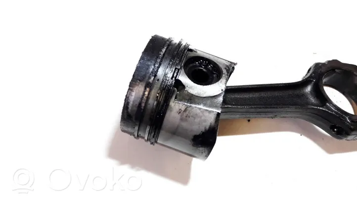 Volvo 440 Piston avec bielle 