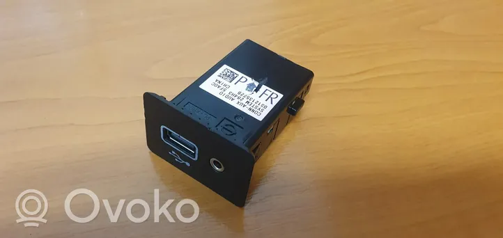 Nissan Qashqai Connecteur/prise USB 031213522b