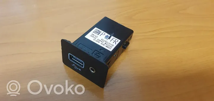 Nissan Qashqai Connettore plug in USB 031213522b