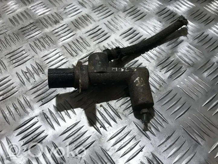 Mazda 323 Główny cylinder sprzęgła 