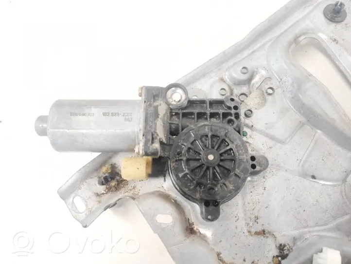 Renault Laguna I Moteur de lève-vitre de porte arrière 0130821641