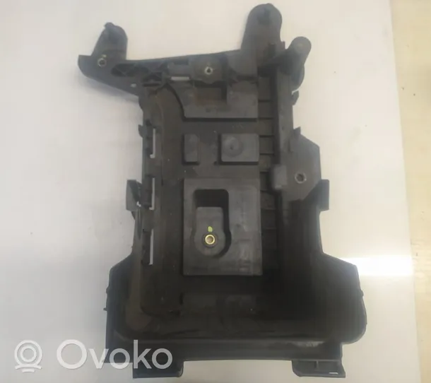 Volkswagen Jetta VI Vassoio scatola della batteria 1K0915333