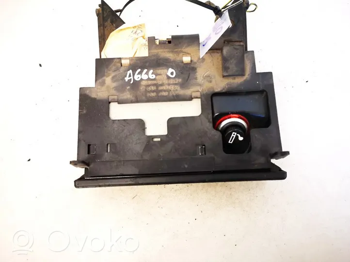 Audi 80 90 B3 Peleninė panelėje 893857951