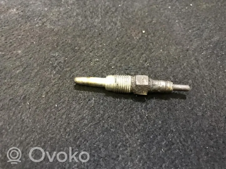 Audi 80 90 S2 B4 Glow plug 0100226199