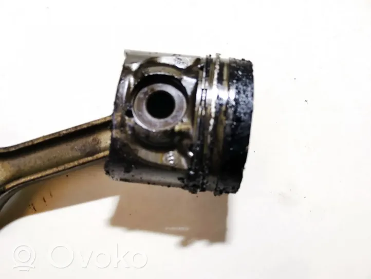 Peugeot 607 Piston avec bielle 