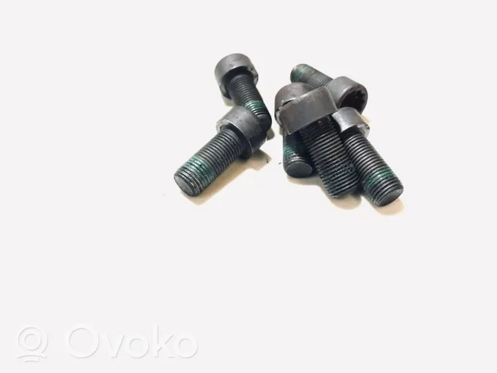 Volkswagen Golf IV Nuts/bolts 