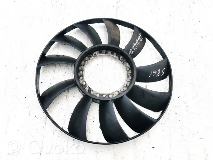 Volkswagen PASSAT B5 Hélice moteur ventilateur 058121301b