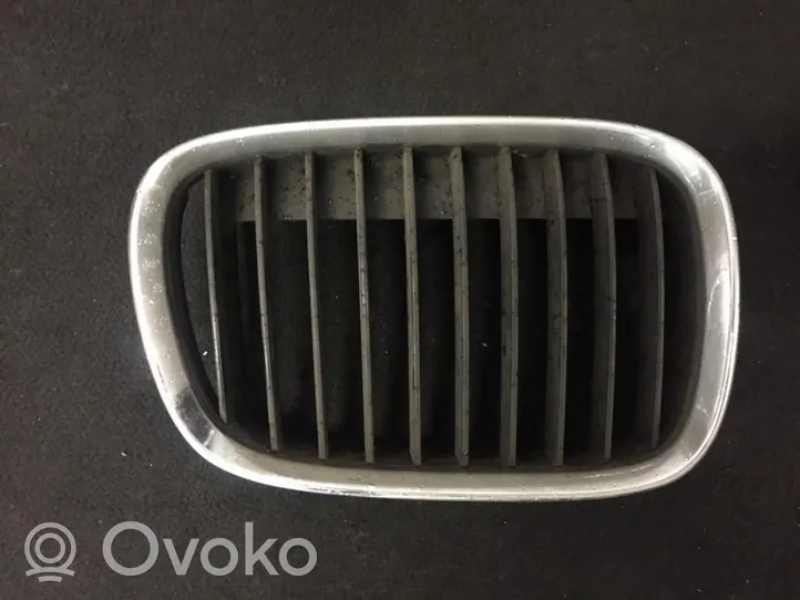 BMW 5 E39 Atrapa chłodnicy / Grill 8159312