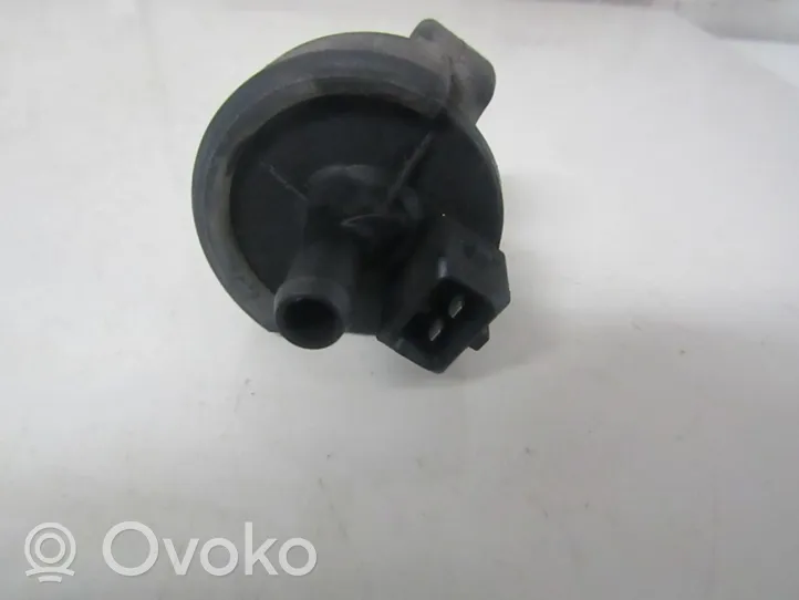 Volkswagen PASSAT B5 Valve vacuum 058133459