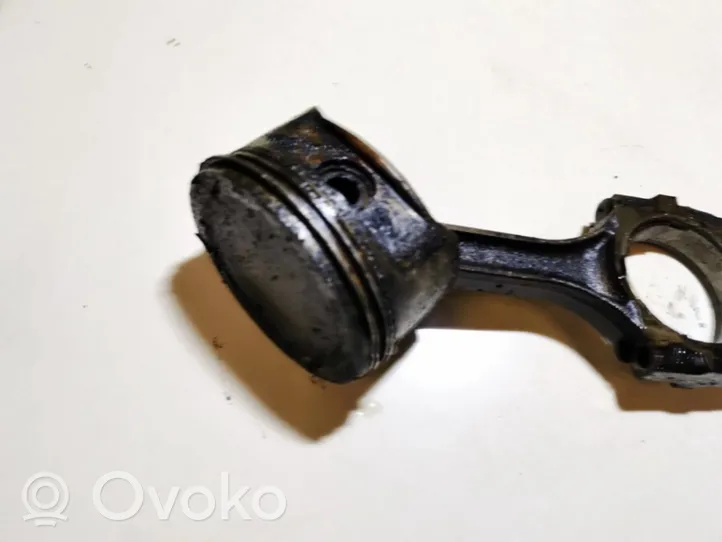 KIA Sedona Piston with connecting rod 