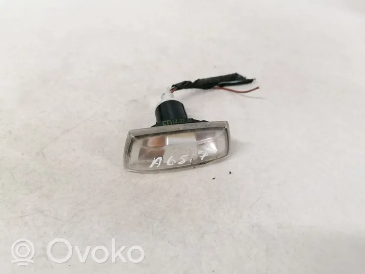 Opel Zafira B Front fender indicator light 13228580