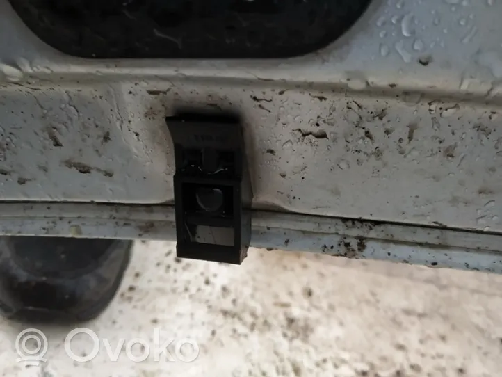 Volkswagen Polo III 6N 6N2 6NF Dysza spryskiwacza szyby przedniej / czołowej 