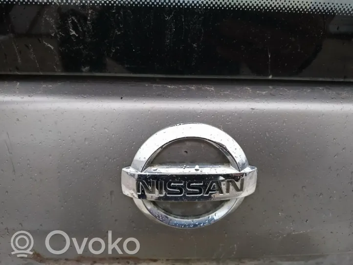 Nissan X-Trail T30 Mostrina con logo/emblema della casa automobilistica 