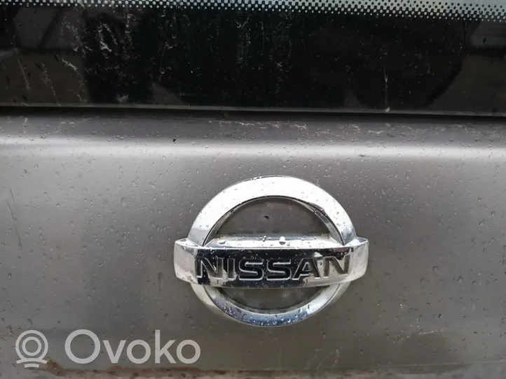 Nissan X-Trail T30 Gamintojo ženkliukas 