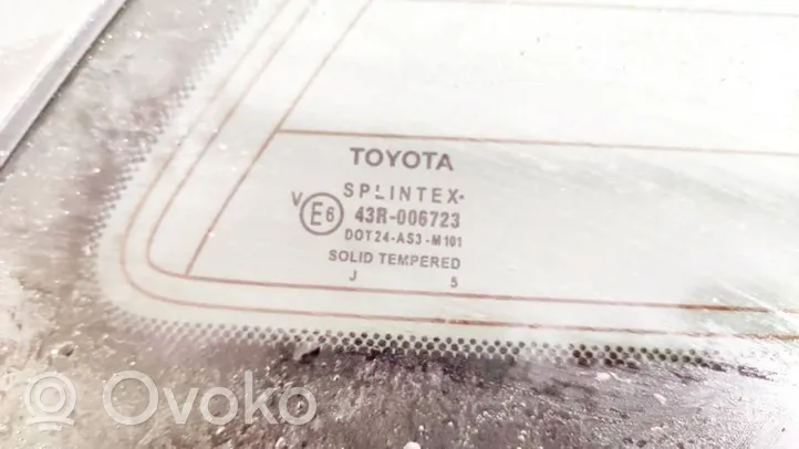 Toyota Avensis T250 Takasivuikkuna/-lasi 
