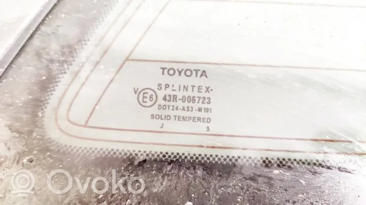 Toyota Avensis T250 Aizmugurējais virsbūves sānu stikls 