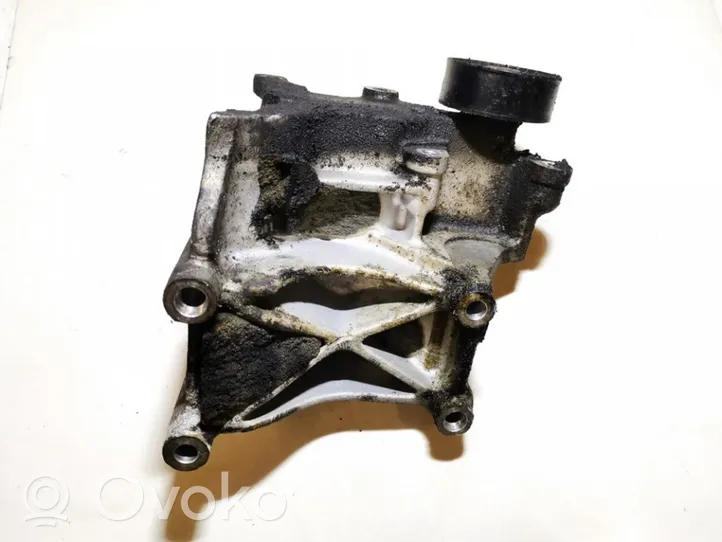 Hyundai Elantra Engine mounting bracket 