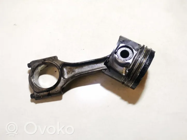 Ford Focus Piston with connecting rod 