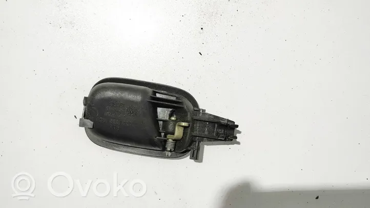 Audi A4 S4 B5 8D Galinė atidarymo rankenėlė vidinė 8d0839020