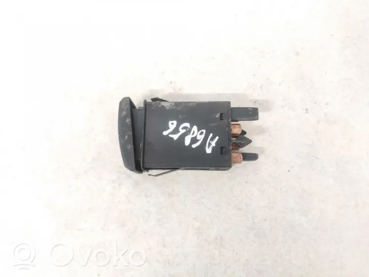 Skoda Octavia Mk1 (1U) Interrupteur feux de détresse 