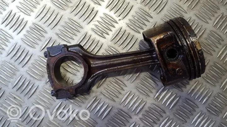 Mercedes-Benz E W124 Piston with connecting rod 