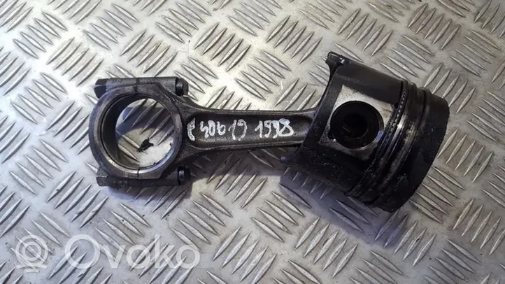 Peugeot 406 Piston avec bielle 