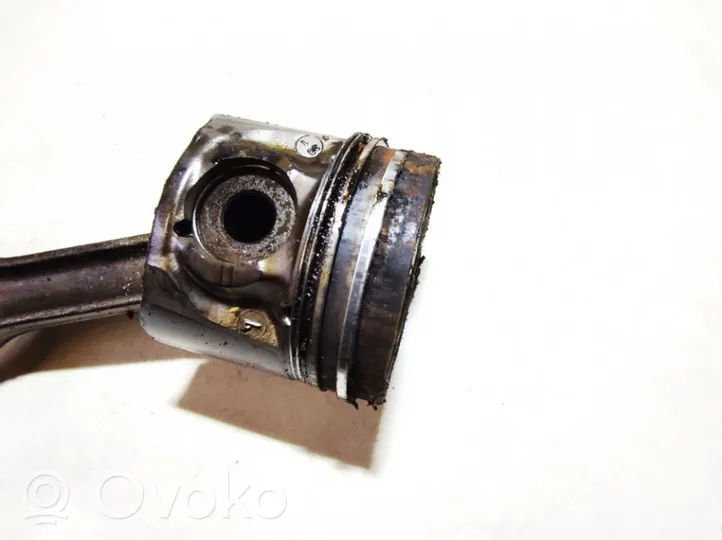 Peugeot 607 Piston avec bielle 