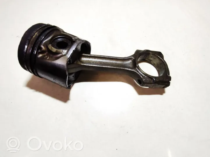 Peugeot 607 Piston avec bielle 