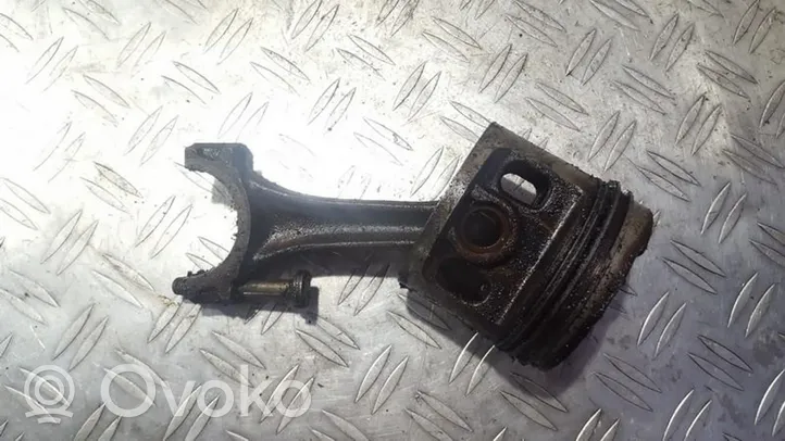 Volkswagen Polo II 86C 2F Piston 