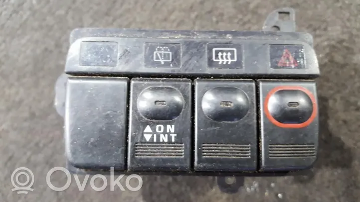 Mitsubishi Space Wagon Logu elektriskās apsildes slēdzis 