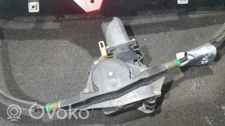 Ford Mondeo MK I Moteur de lève-vitre de porte avant 0130821680