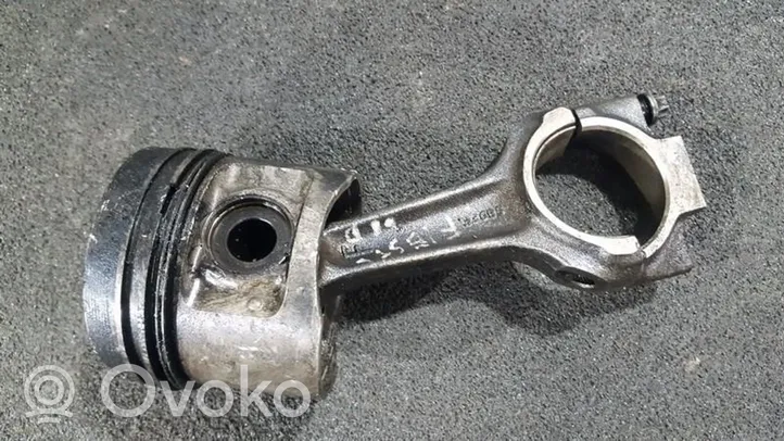 Ford Fiesta Piston with connecting rod 