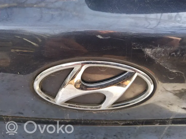 Hyundai Accent Mostrina con logo/emblema della casa automobilistica 