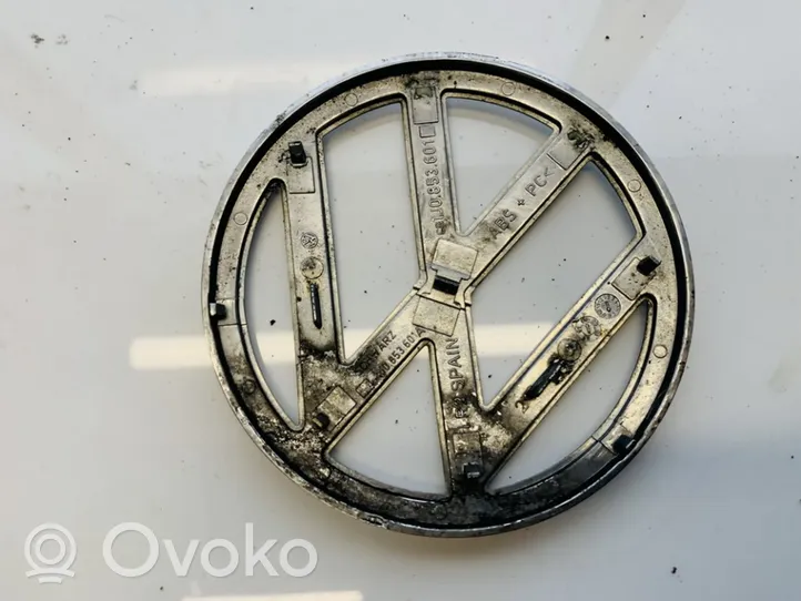 Volkswagen Golf IV Manufacturer badge logo/emblem 1j0853601